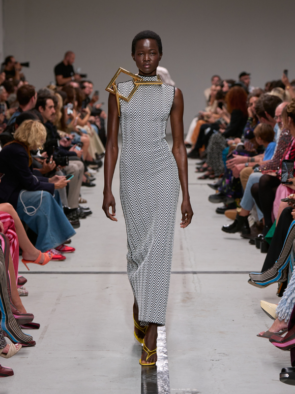 Long Sleeveless Zigzag Dress
