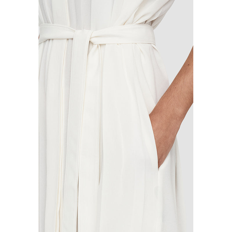Airy Plissé Davidge Dress in White