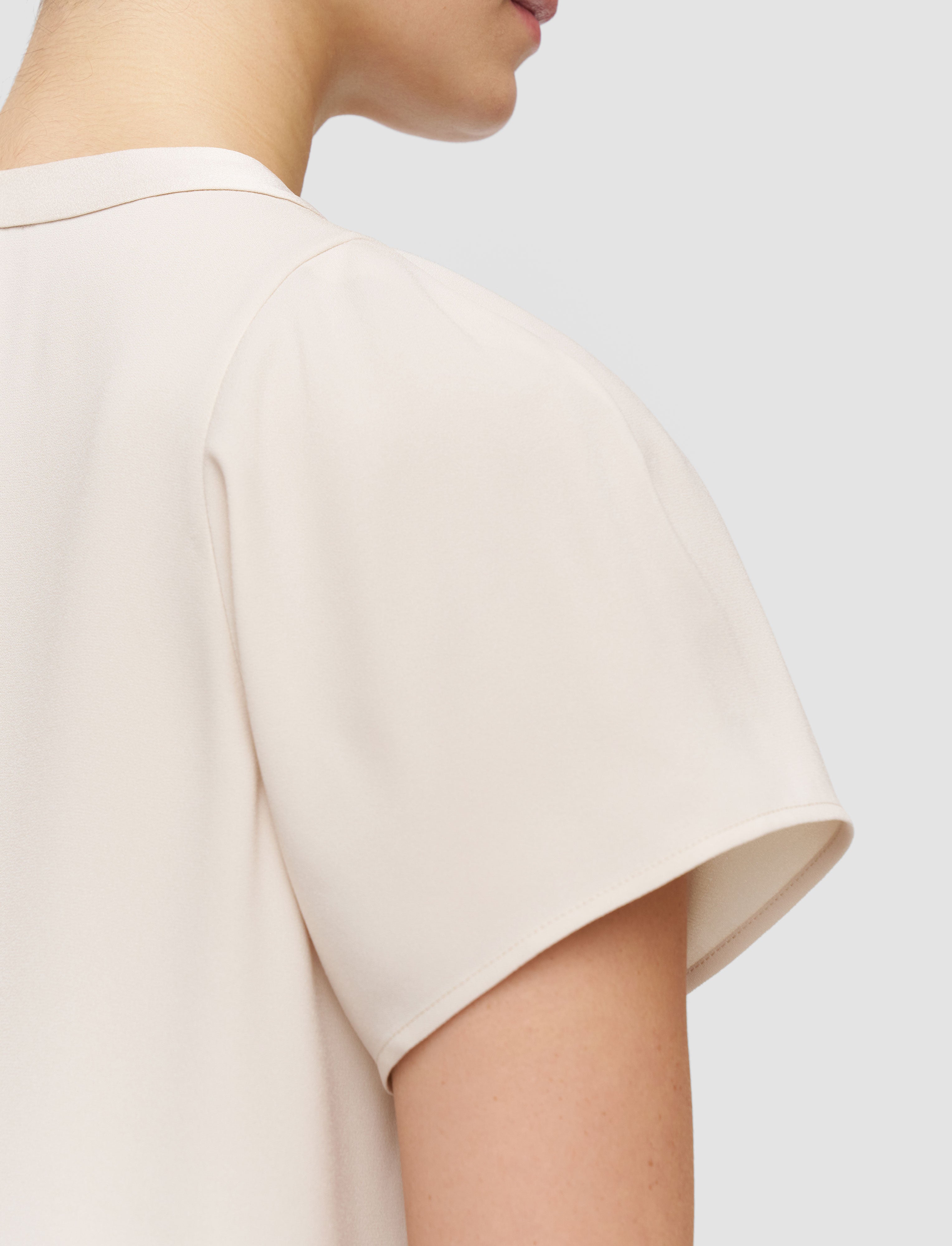 Donna Crepe Top Sandstone